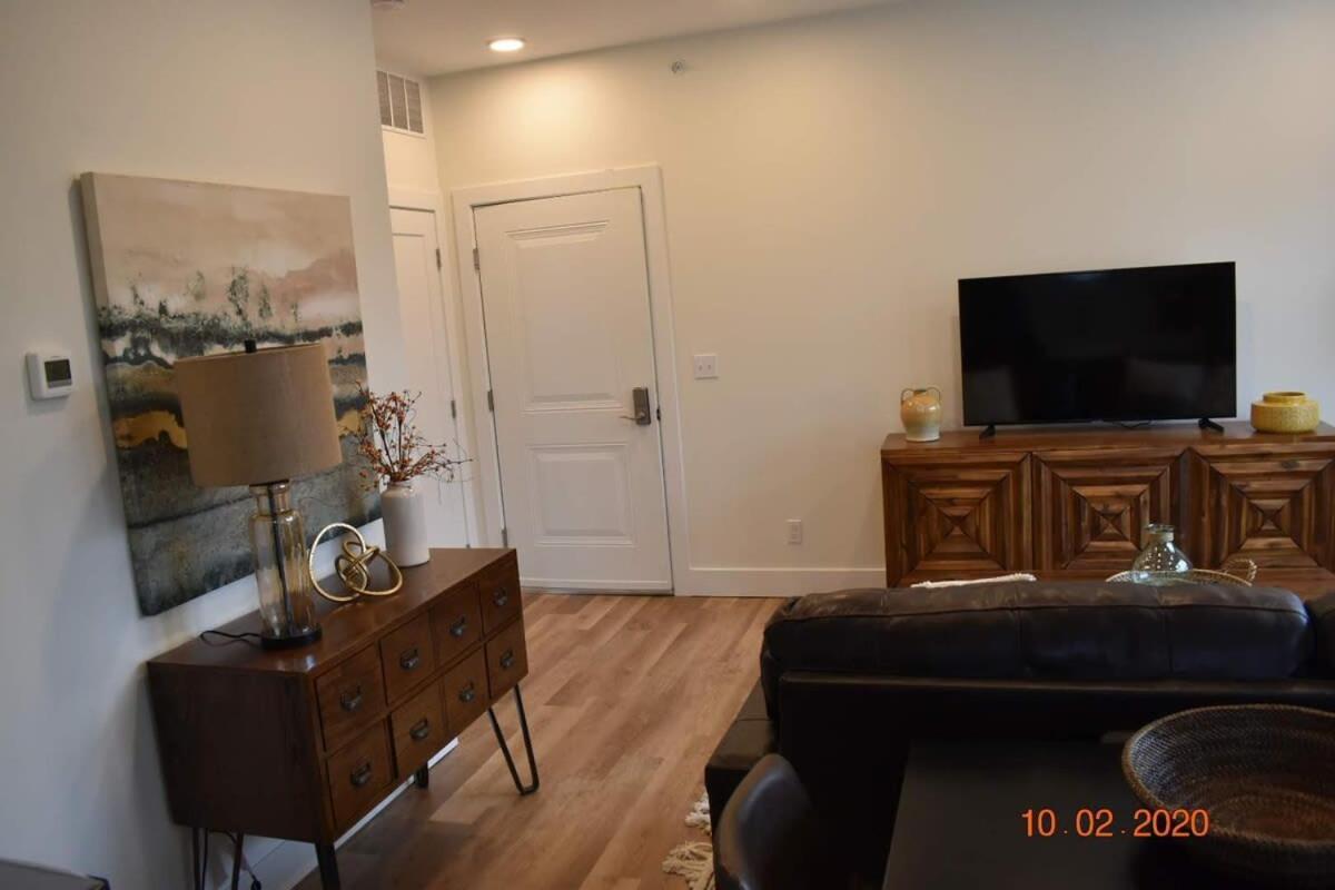 Downtown Traverse City Capri Condo 316 Buitenkant foto