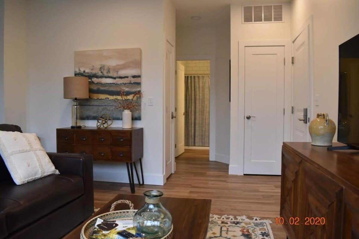 Downtown Traverse City Capri Condo 316 Buitenkant foto
