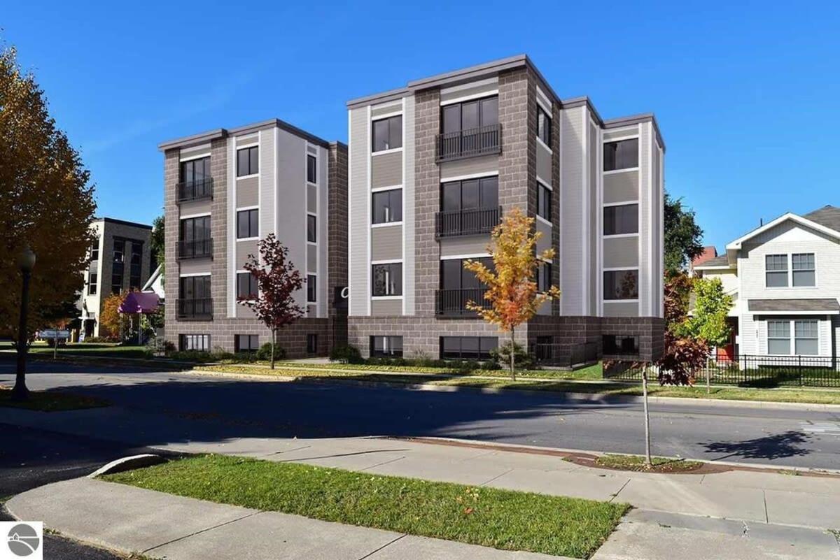 Downtown Traverse City Capri Condo 316 Buitenkant foto